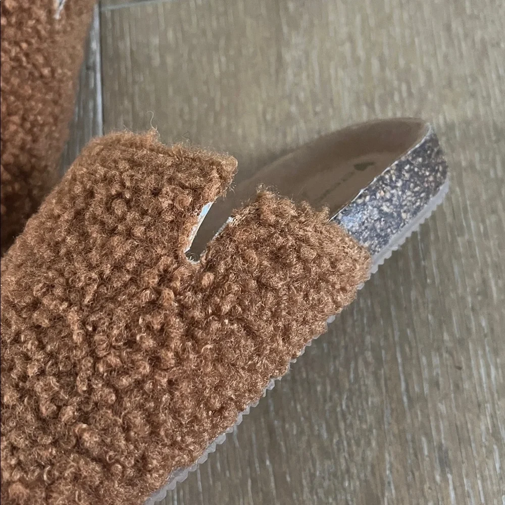 NWOT Girl's J. Crew Crewcuts Brown Sherpa Slide Mules - Size 2